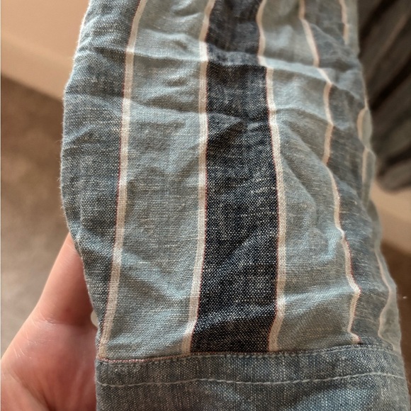 Beachy Blue & White Striped Button-Up Shirt in size medium Linen Blend - Picture 2 of 7